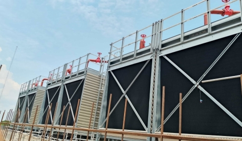 Hệ thống xử lý nước cho tháp giải nhiệt là gì và cơ chế hoạt động của nó như thế nào?